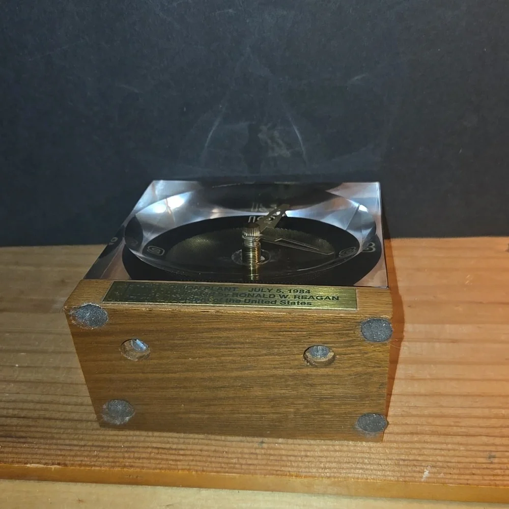 RARE 1984 GM ORION PLANT OHIO PRESIDENT RONALD REAGAN DEDICATION DESK CLOCK